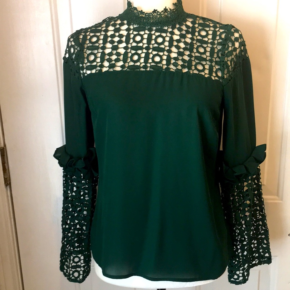 NWOT Gorgeous LULUMARI green blouse size small